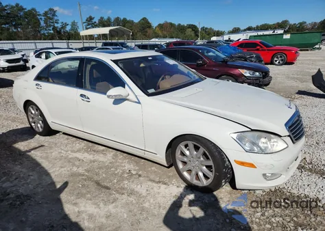 2008 Mercedes-Benz S 550 z USA, uszkodzony, nr VIN WDDNG71X78A180367